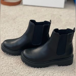 Womes “Soda” brand boots.